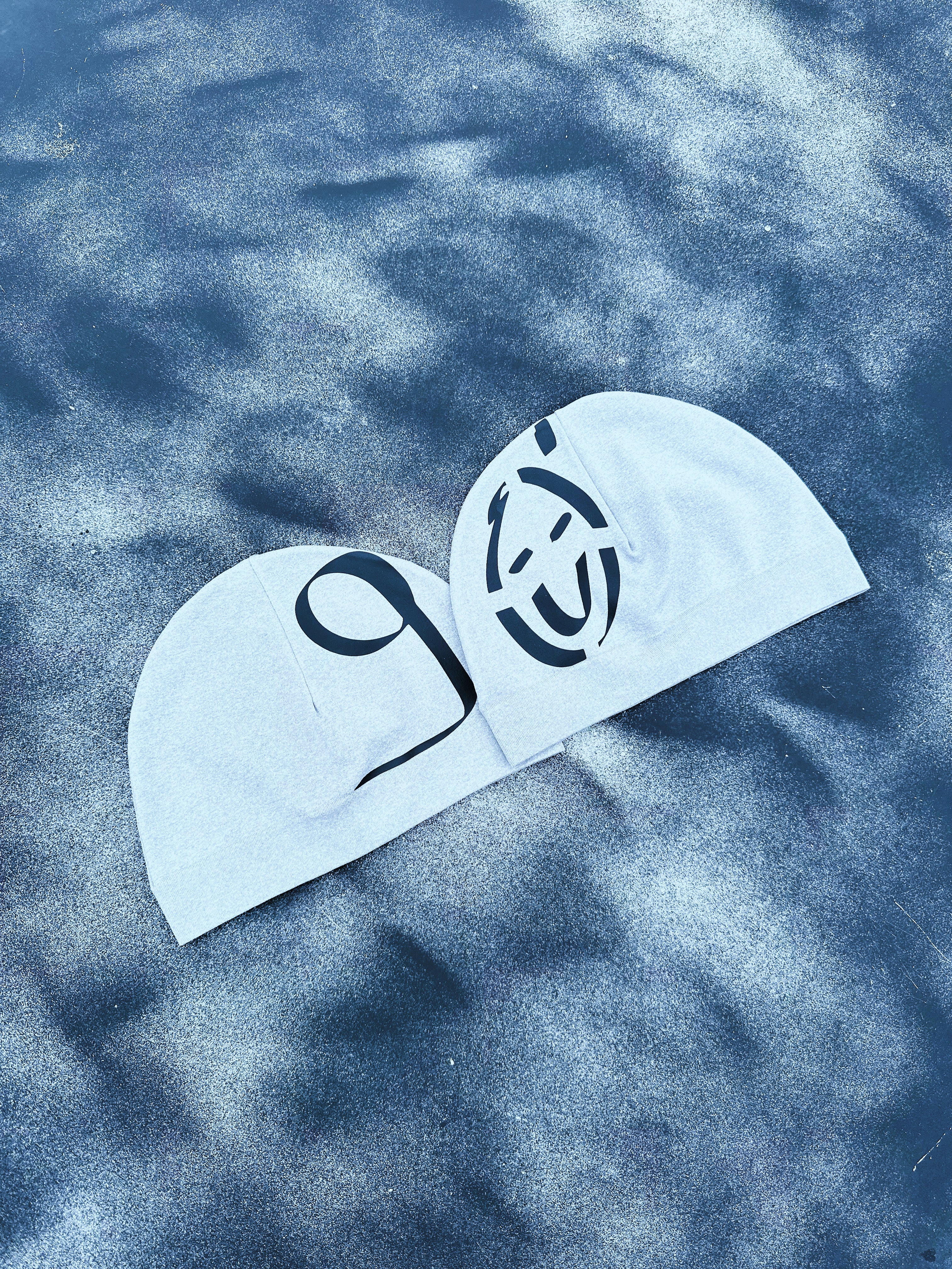 BONNET 9&0’ - GRIS/NOIR